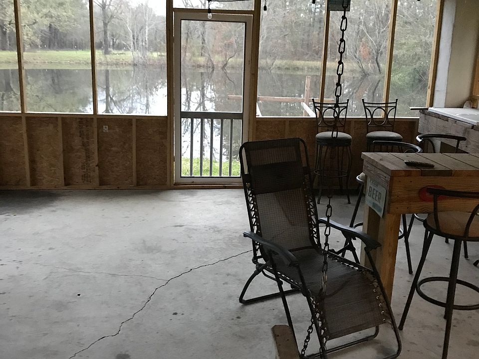 Deck at pond