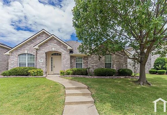 3rd image of 2105 Silver Leaf Dr
