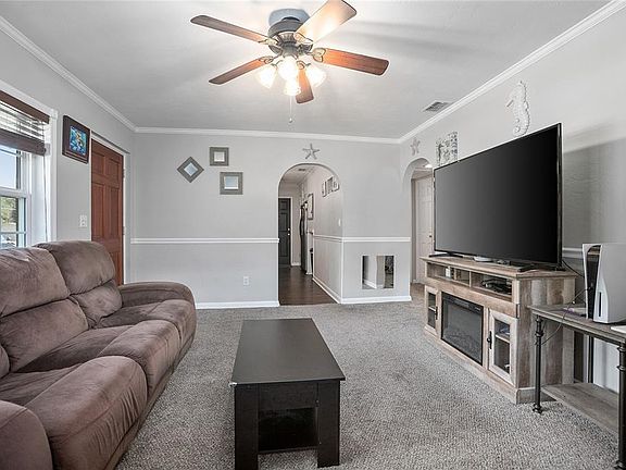 3rd image of 2448 Dartmouth Rd
