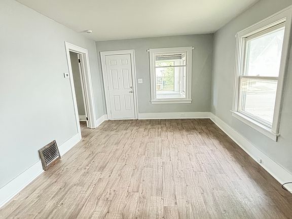 4th image of 539 Harding Pl