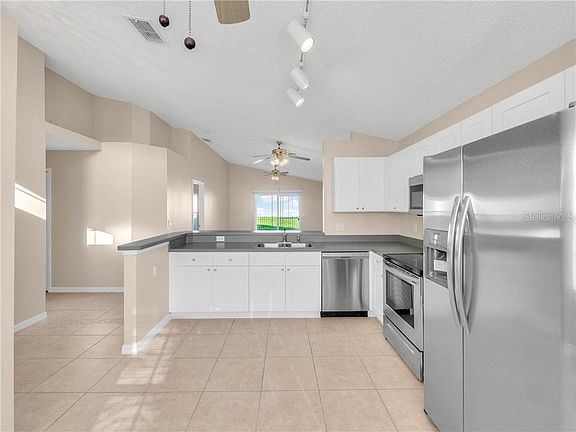 5th image of 932 River Wind Ave
