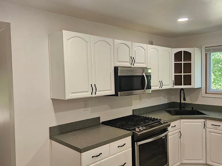 1635 Giddings Rd — Photo 10