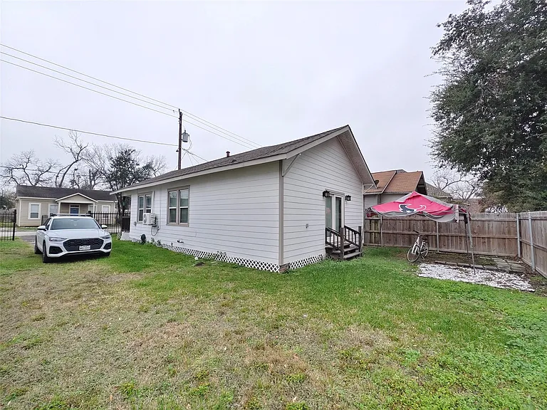 1217 Campbell St — Photo 12