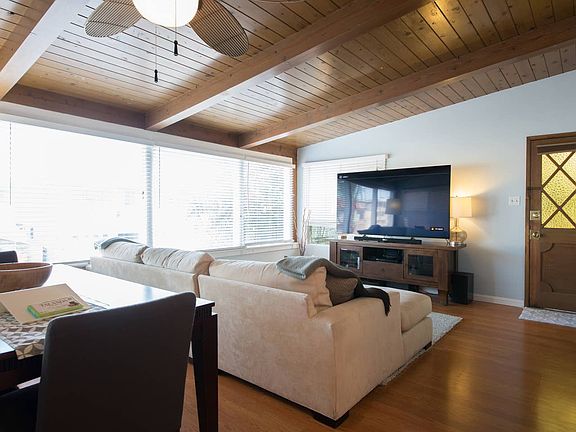 2nd image of 6606 Vista Del Mar Ave