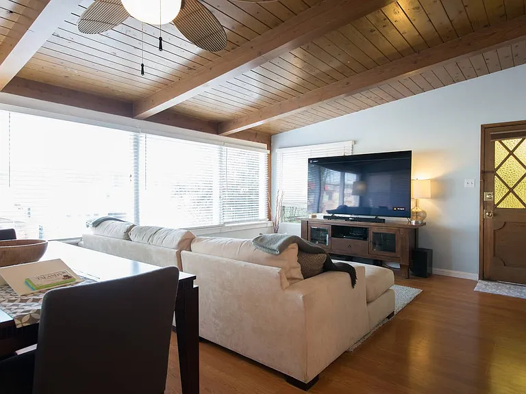 6606 Vista Del Mar Ave — Photo 2