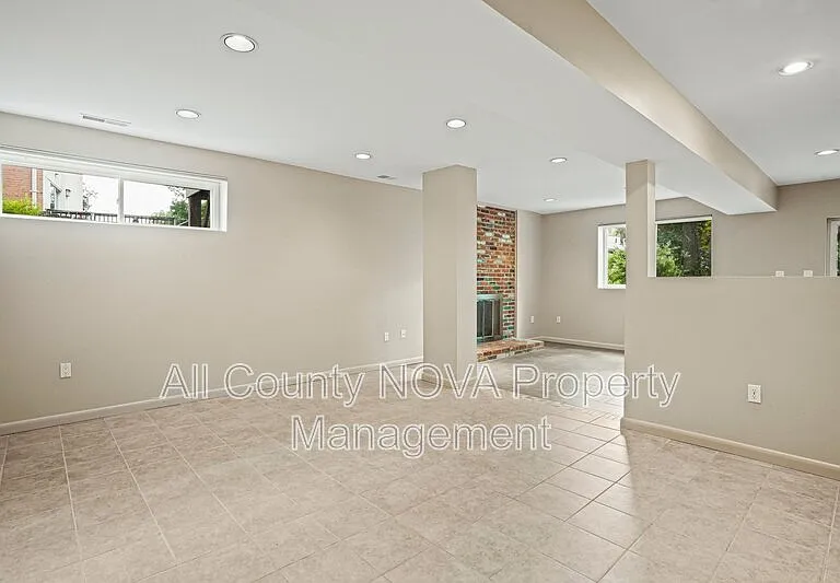 6428 Earlham Dr — Photo 40