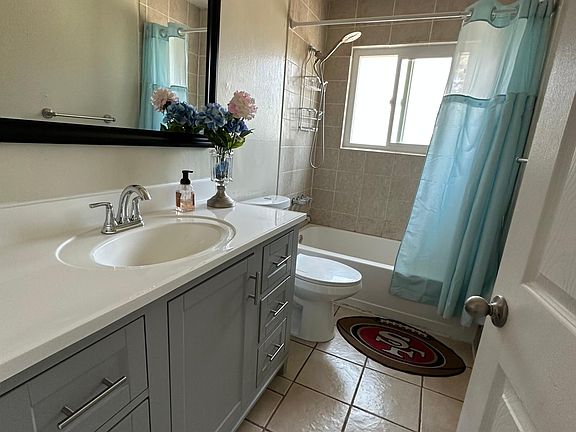 5th image of 3183 Williamsburg Dr #4