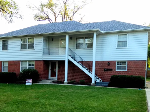 8438 Travis Ln, Overland Park, KS 66212
