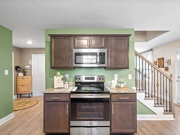 3rd image of 3584 Aurora Dr
