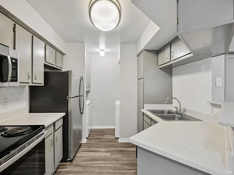 Stonecreek Apartments — Photo 26