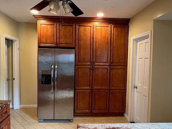 5th image of 6123 Austin St