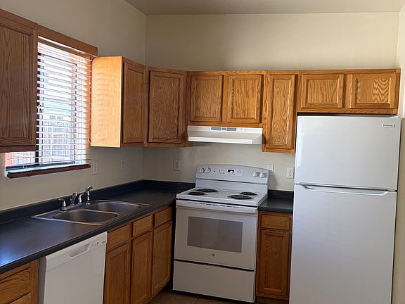 4th image of 3602 E Blacklidge Dr Unit 2