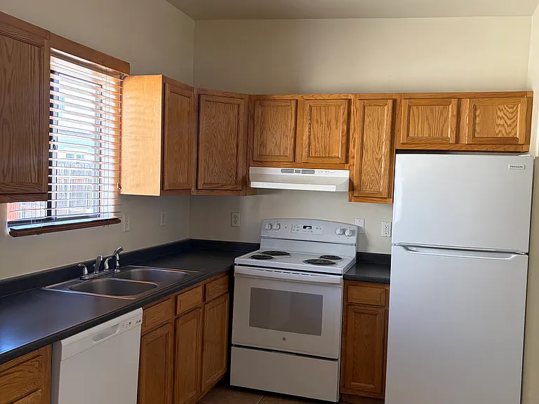 3602 E Blacklidge Dr #2 — Photo 4