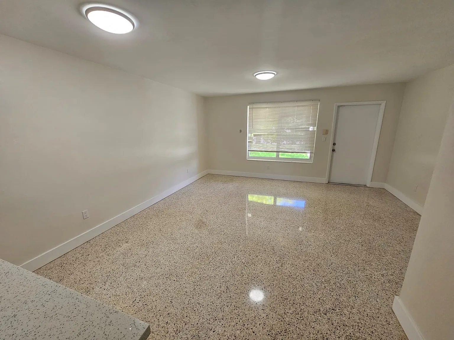 2 bed, 1050 sqft, $2,750 — Photo 3