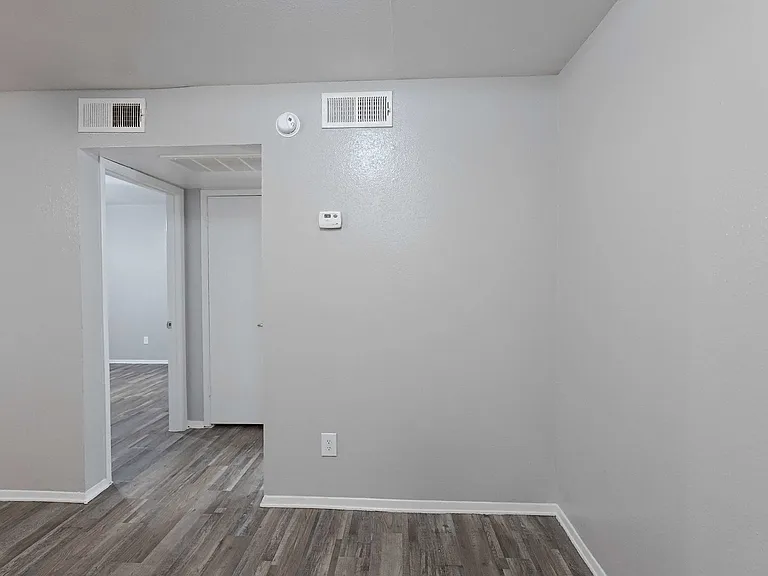 Ambassador Apartments — Photo 36