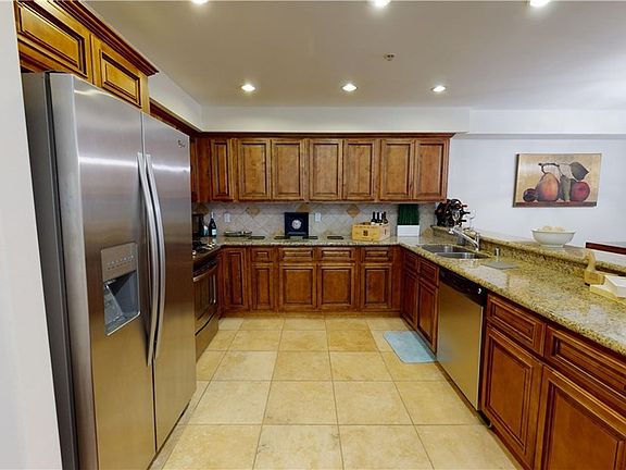 2nd image of 4733 W Elmwood Ave #202