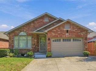 102 Cove Cres, Hamilton, ON L8E 5A1