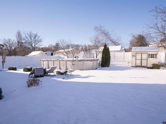 3rd image of 26 Lapham Dr