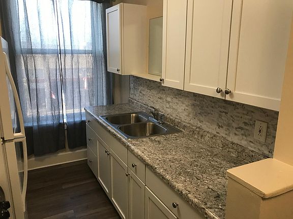 4th image of 130 E Market St APT 4