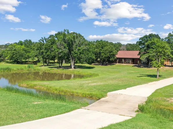160 Falcon Dr, Weatherford, TX 76088