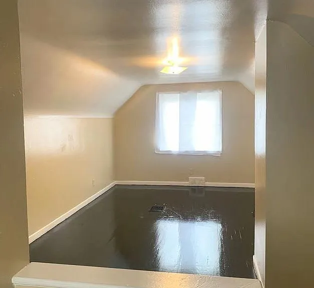 15610 W Chicago St — Photo 11