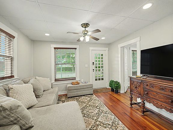 5th image of 102 N Swedonia St
