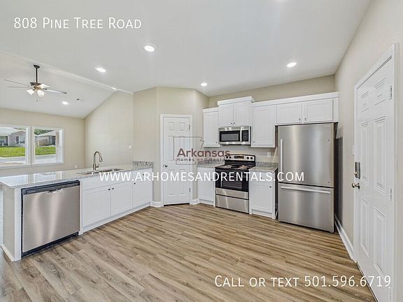 4th image of 808 Pine Tree Rd