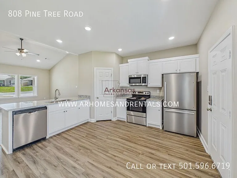 808 Pine Tree Rd — Photo 4