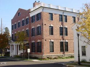 57 Elmwood Dr #57, Fairfield, CT 06824