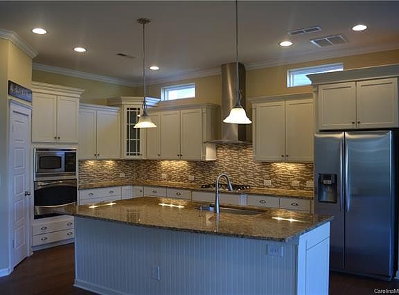 2nd image of 1008 English Cir