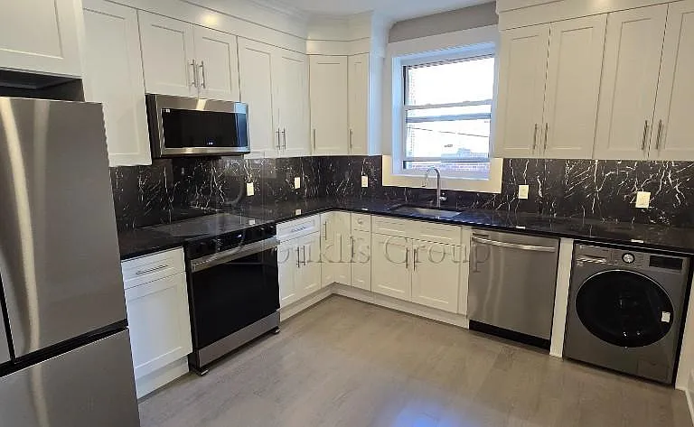 3627 Corlear Ave #1R — Photo 1