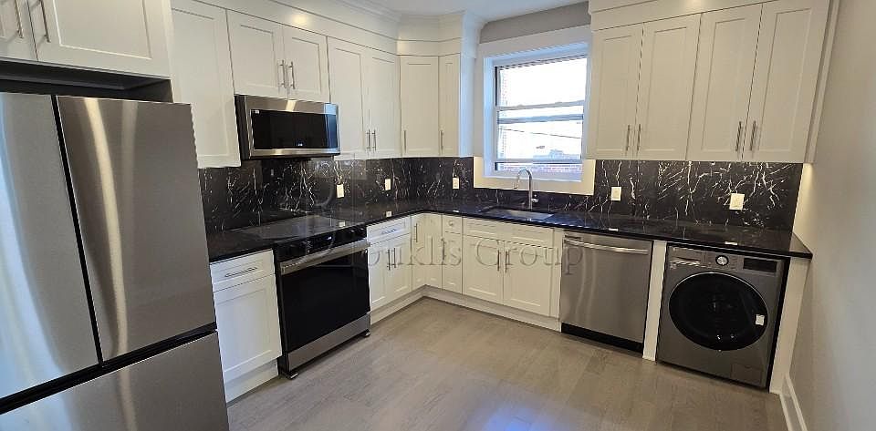 1st image of 3627 Corlear Ave APT 1R
