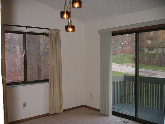 3rd image of 1824 Deepwood Dr