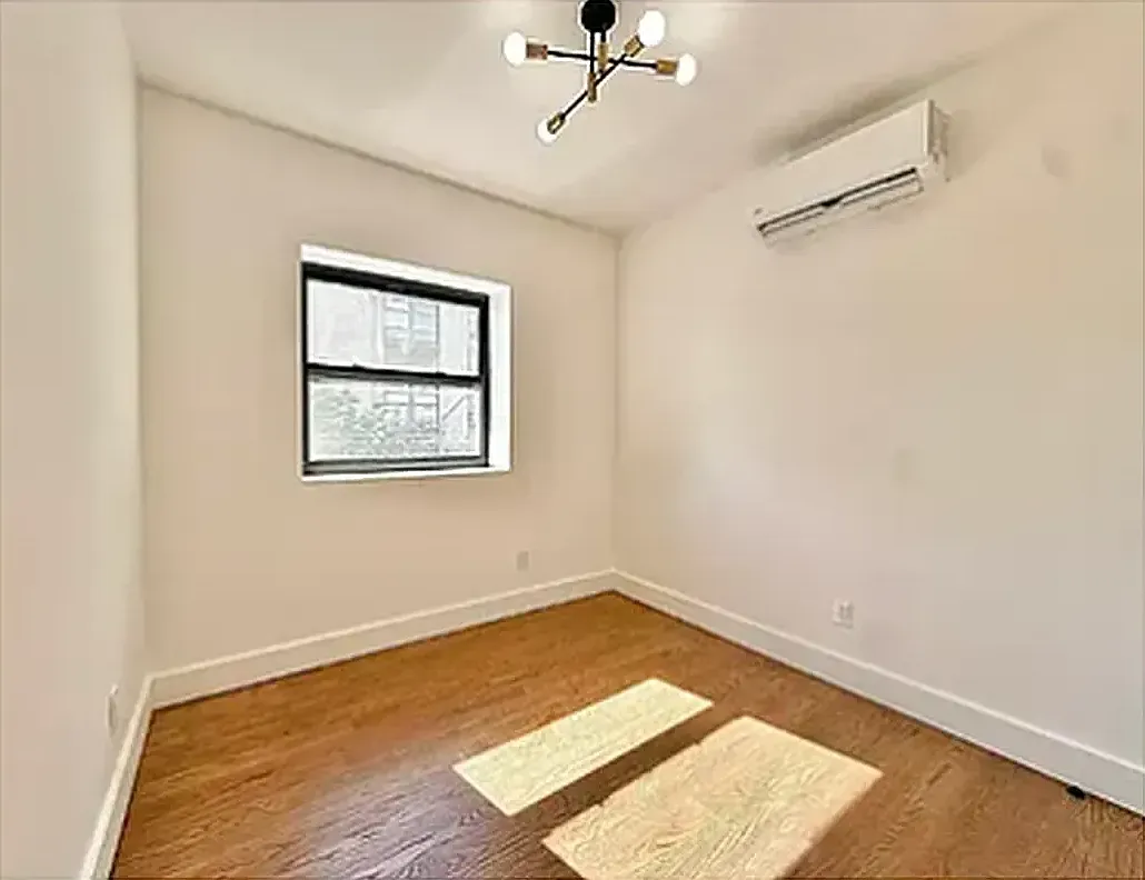 87 Veronica Place — Photo 3
