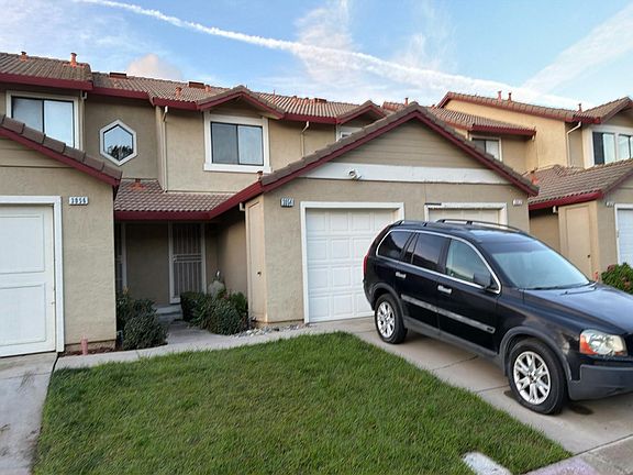 3rd image of 3054 Peppermill Cir