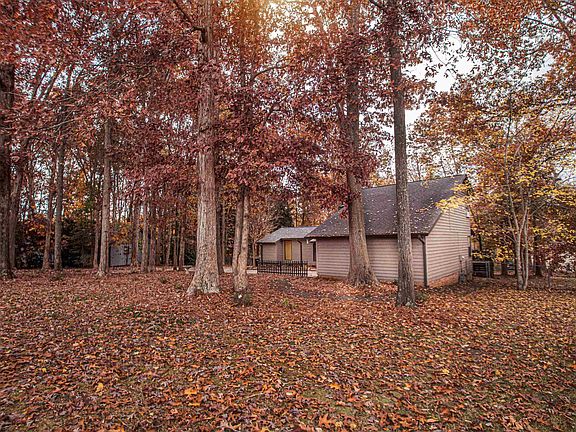 4th image of 906 Brentwood Way