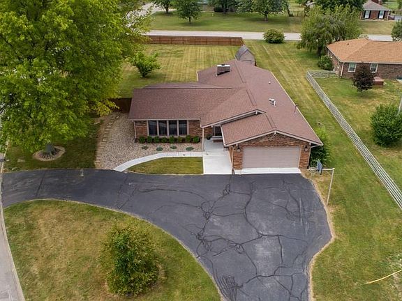 3rd image of 1037 Richwood Dr