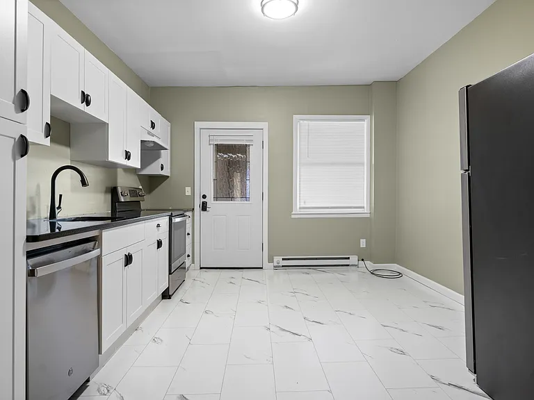 247 Main St #5 — Photo 2