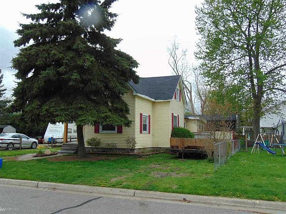 4th image of 818 S 4th St
