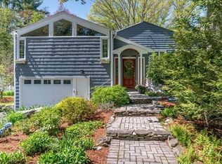 22 Hemlock Ln, Bedford, MA 01730