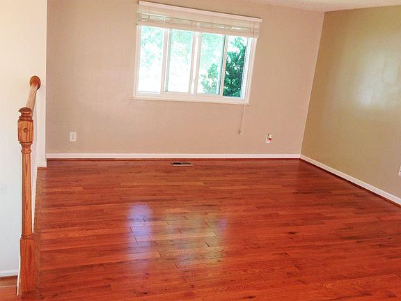 3rd image of 3253 Trafalgar Ln