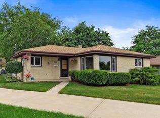 2202 Savoy Cir, Racine, WI 53404