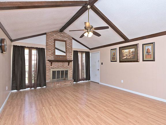 4th image of 15243 Barbara Dr