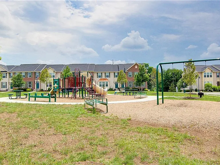 506 Broadmore Ln — Photo 22
