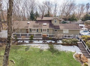 94 Lone Oak Path, Smithtown, NY 11787