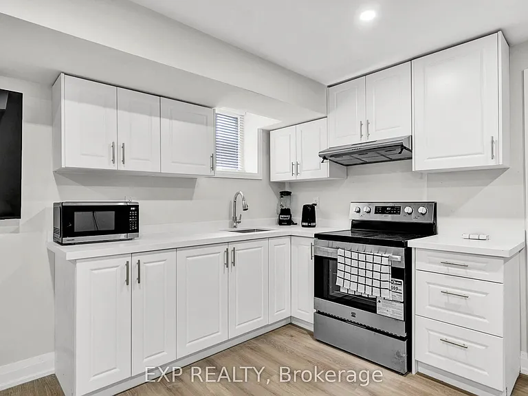 448 Dougall Ave #B — Photo 8