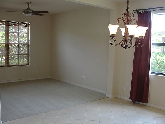 Dining rom/seating area