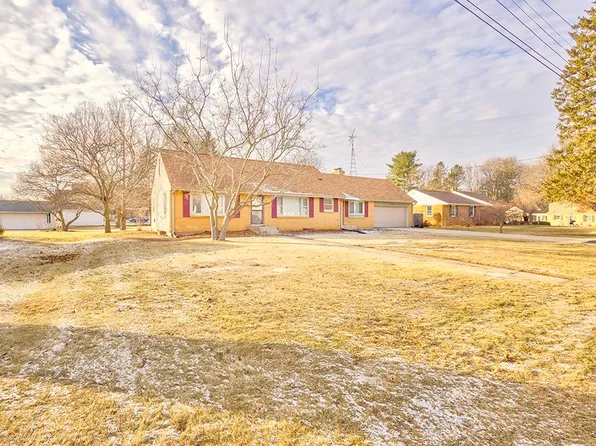 1715 Charlotte Dr, Rockford, IL 61108