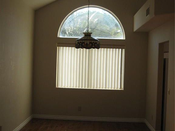3rd image of 3943 Golden Elm St