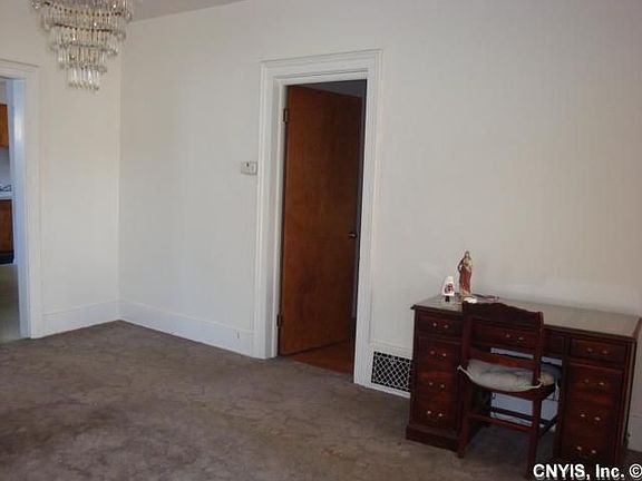 2nd image of 213 John St